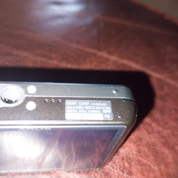 Sony Cyber-Shot DSC-W570 16.1 MP Digital Still Camera with Carl Zeiss Vario-Tess - Picture 12 of 12